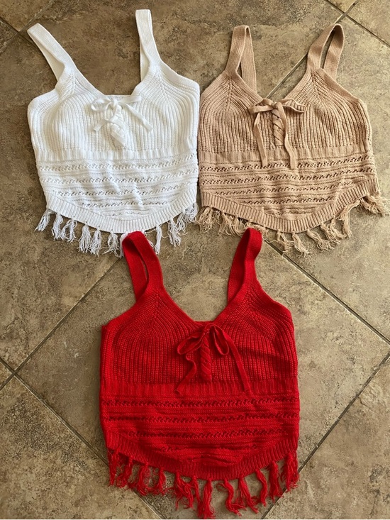 Tops - Fringe Tie Front Knit Crop Festival Party Top Red White and Beige size Small